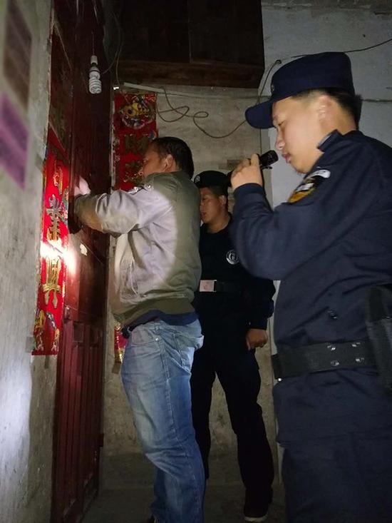 常德粗心妈妈误将幼女锁家中 